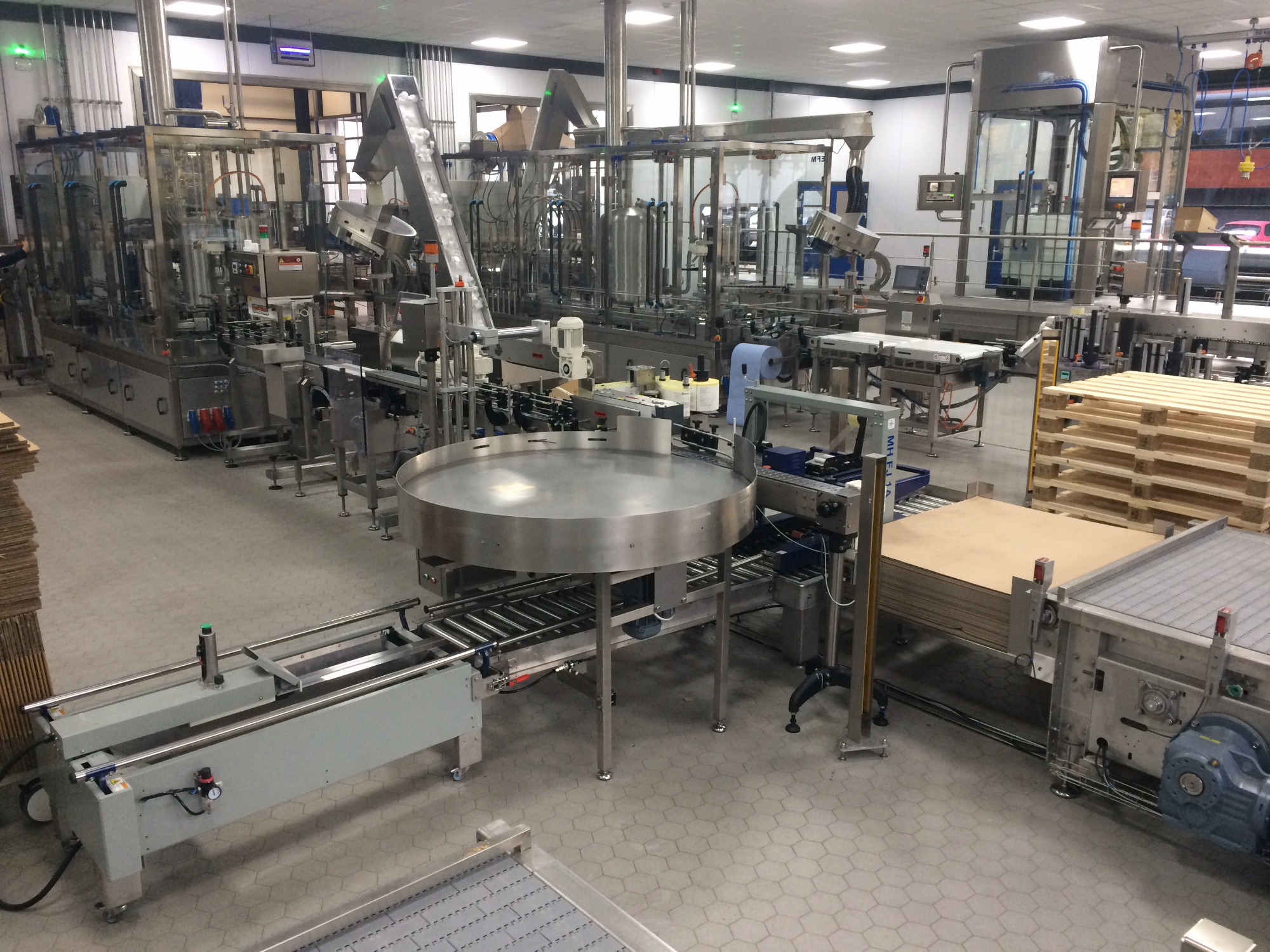 Volledig geautomatiseerde afvullijn voor ADR én non-ADR vloeistoffen 3