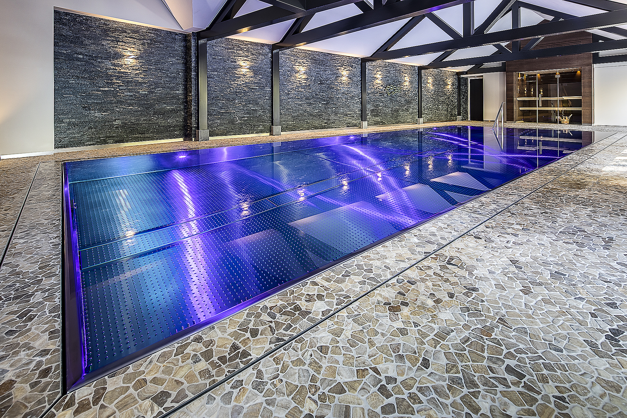 rvs-zwembad-elektrisch-zakkende-raampartij_img15571